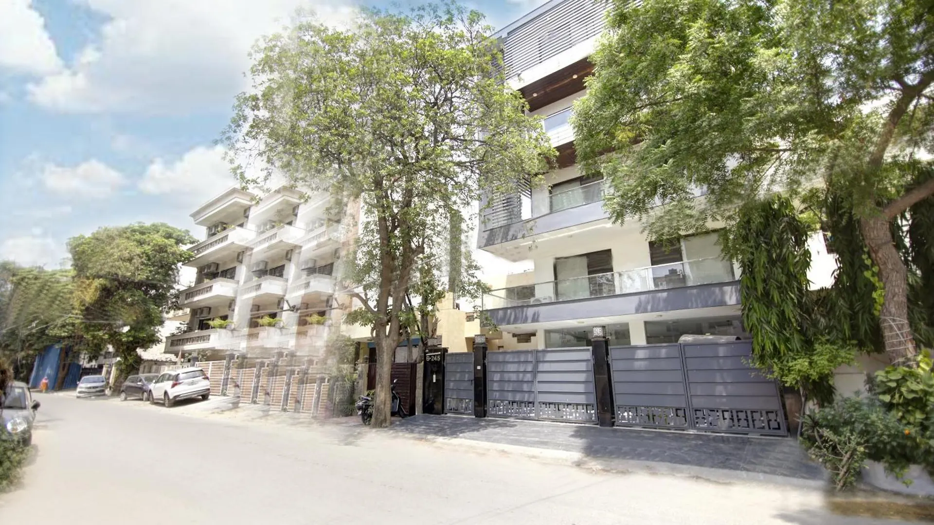 Limewood Stay - Fortis Hospital & Huda City Centre Gurgaon