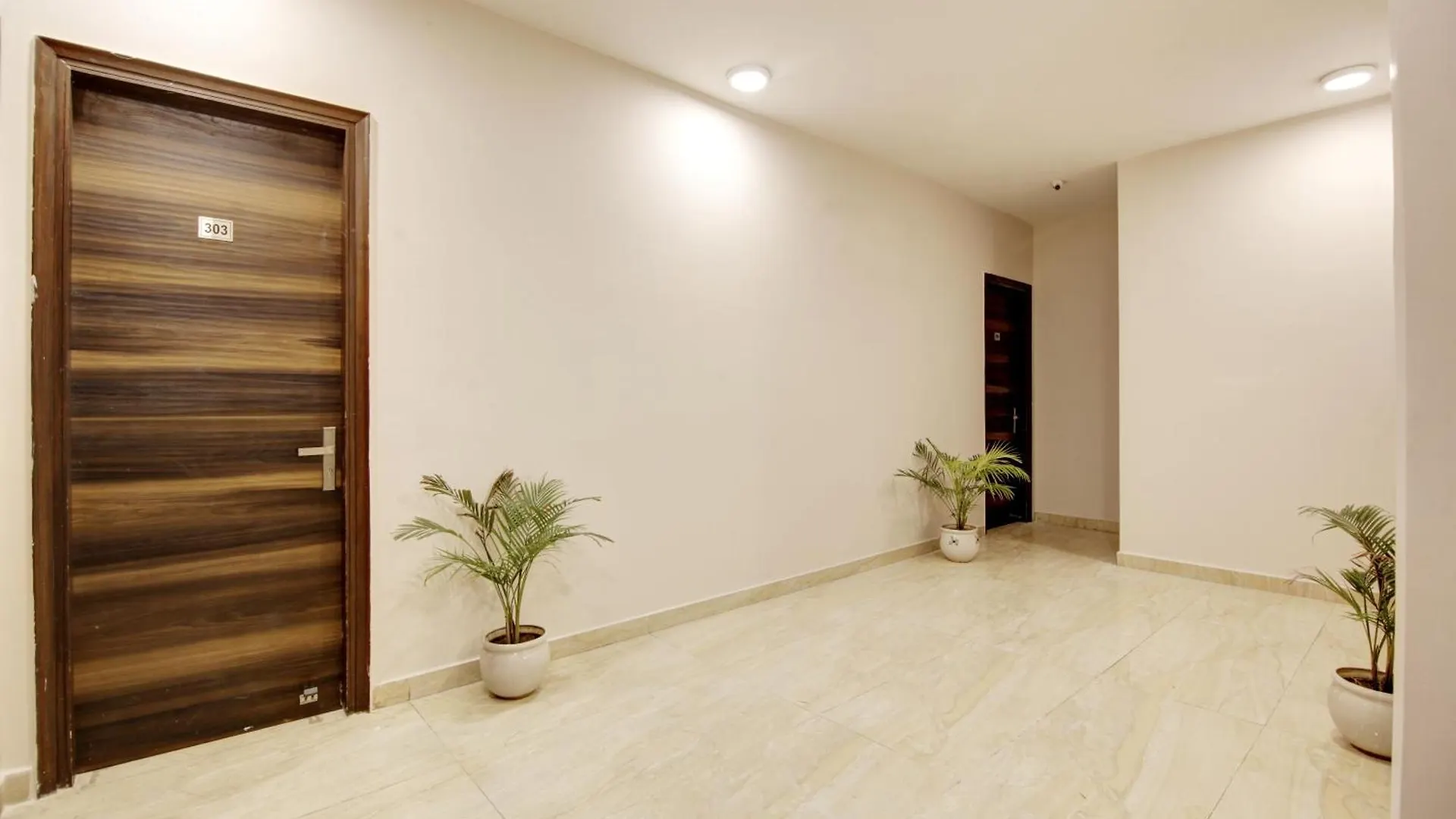 Limewood Stay - Fortis Hospital & Huda City Centre Gurgaon Hotel