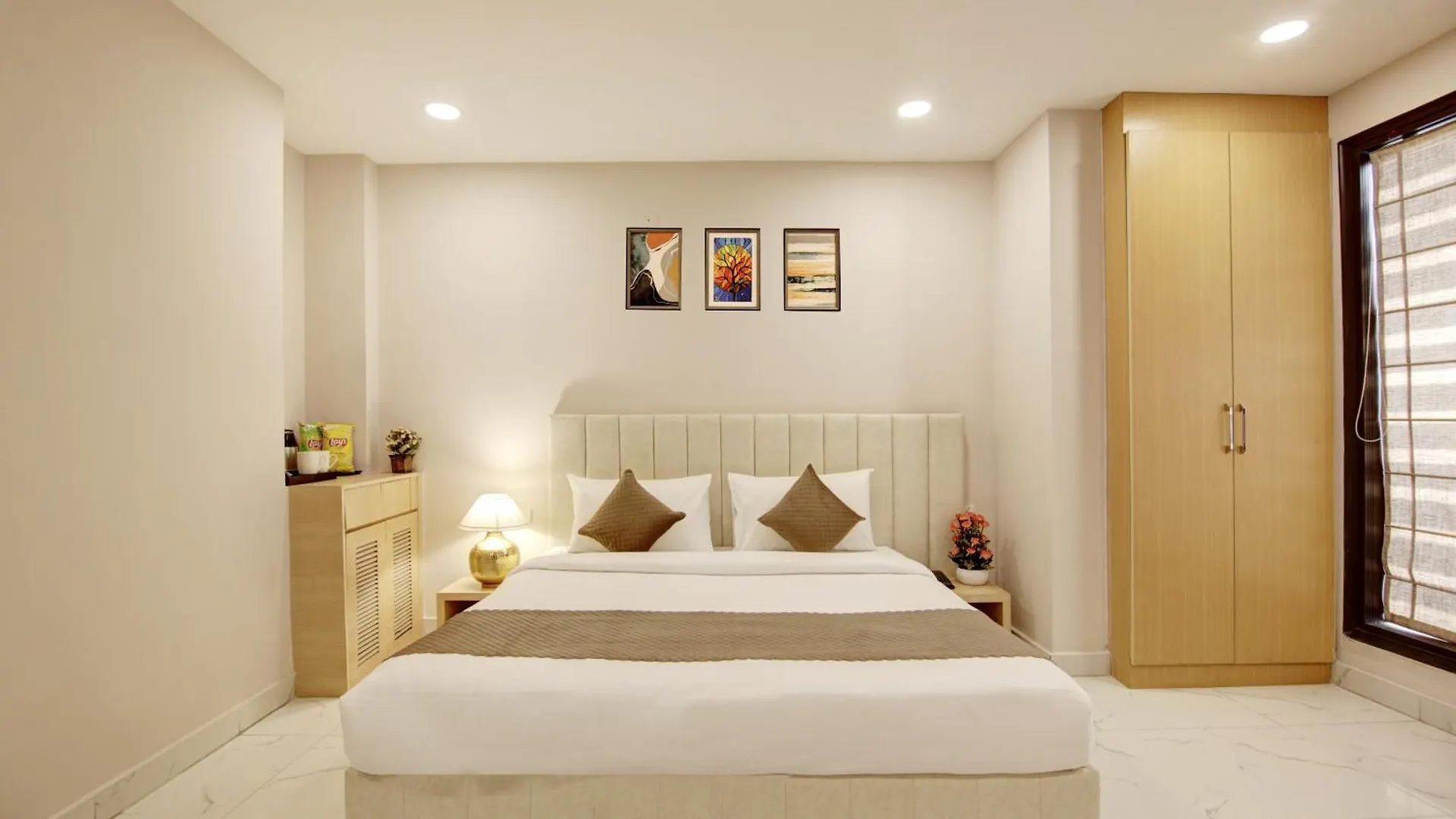 Hotel Limewood Stay - Fortis Hospital & Huda City Centre Gurgaon
