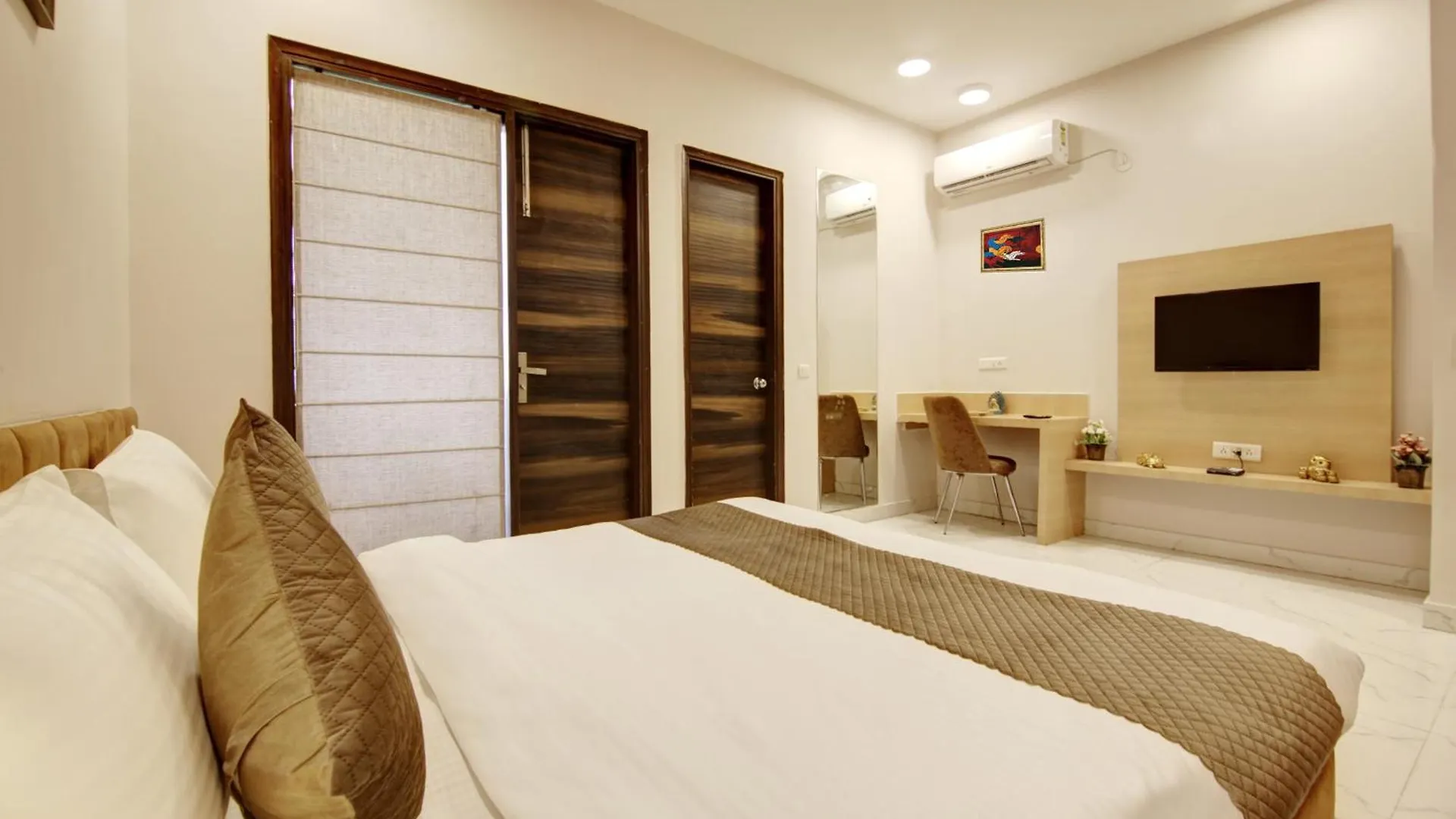 Limewood Stay - Fortis Hospital & Huda City Centre Gurgaon 3*,  Indien