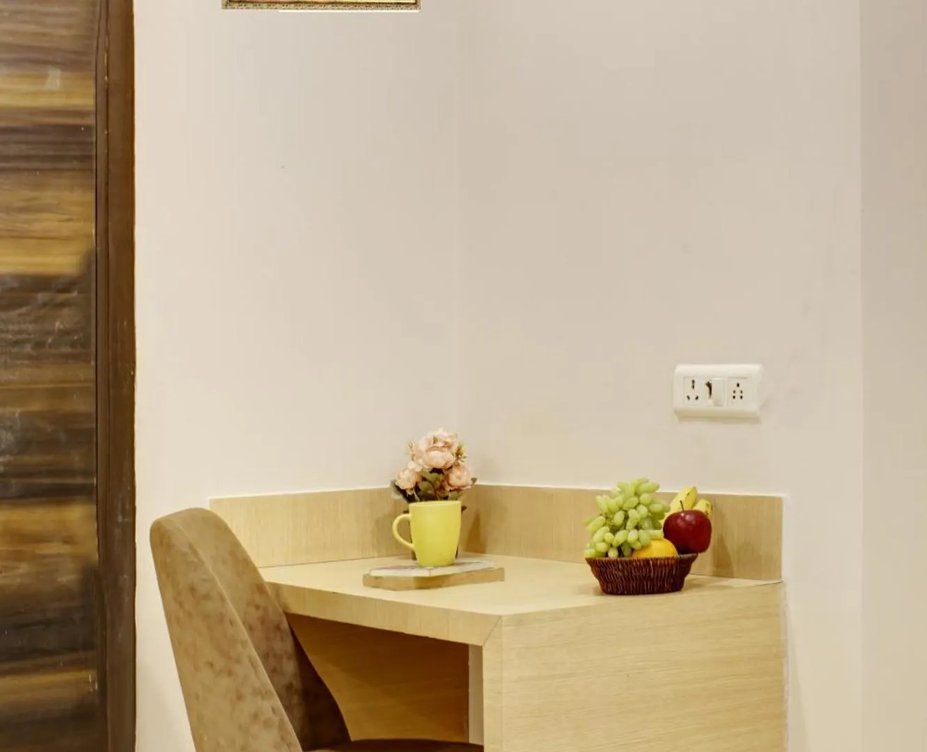 Limewood Stay - Fortis Hospital & Huda City Centre Gurgaon Indien