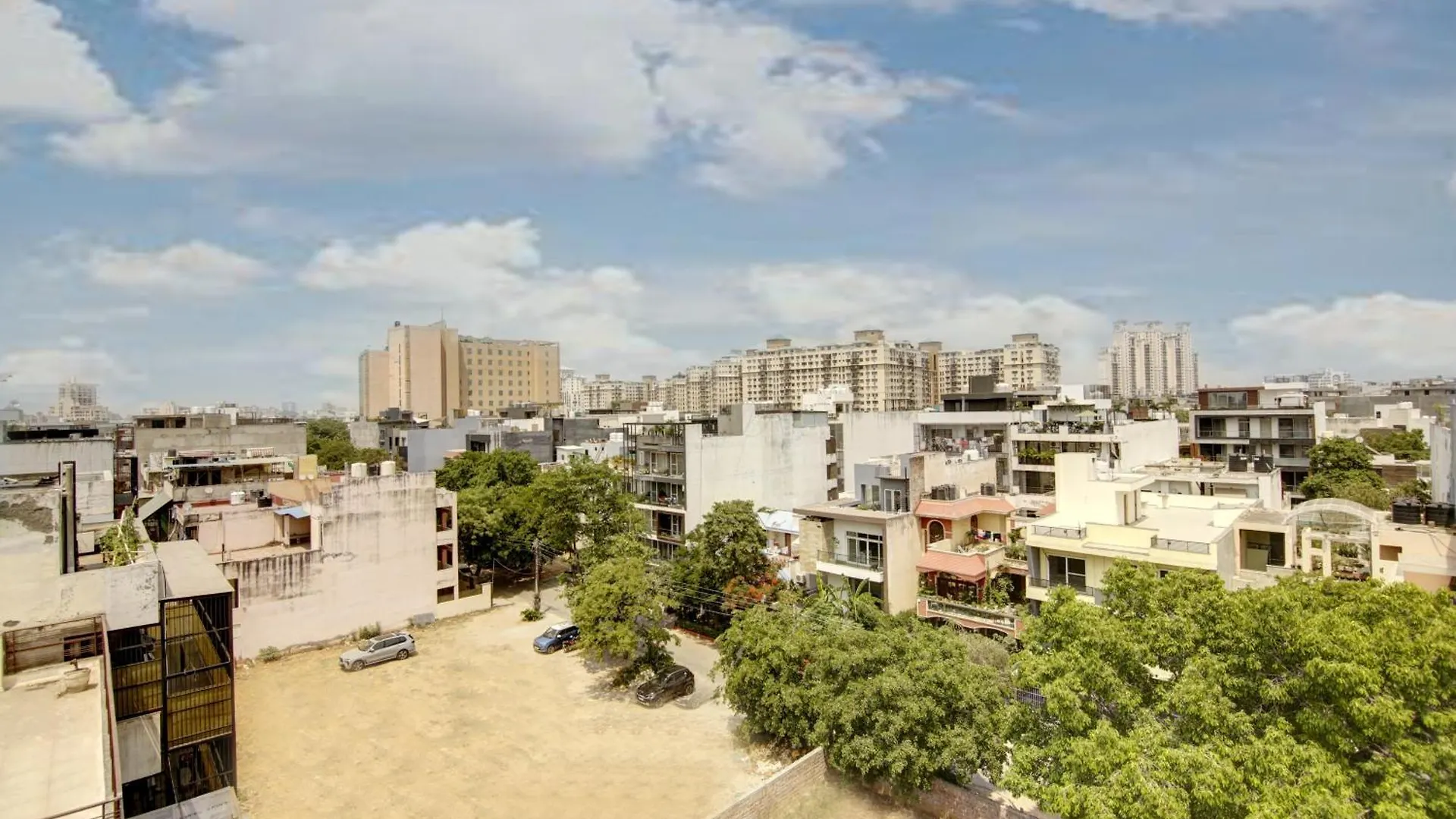 *** Hotel Limewood Stay - Fortis Hospital & Huda City Centre Gurgaon India