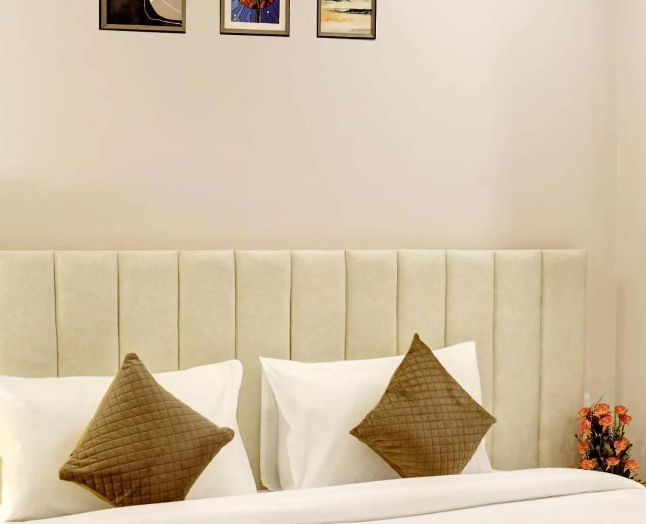 Limewood Stay - Fortis Hospital & Huda City Centre Gurgaon Hotel