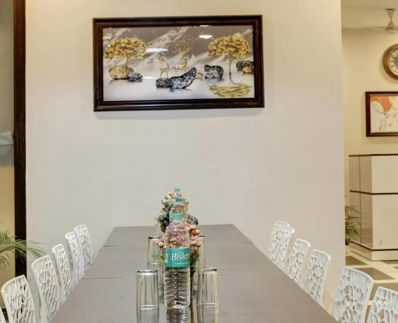 Hotel Limewood Stay - Fortis Hospital & Huda City Centre Gurgaon