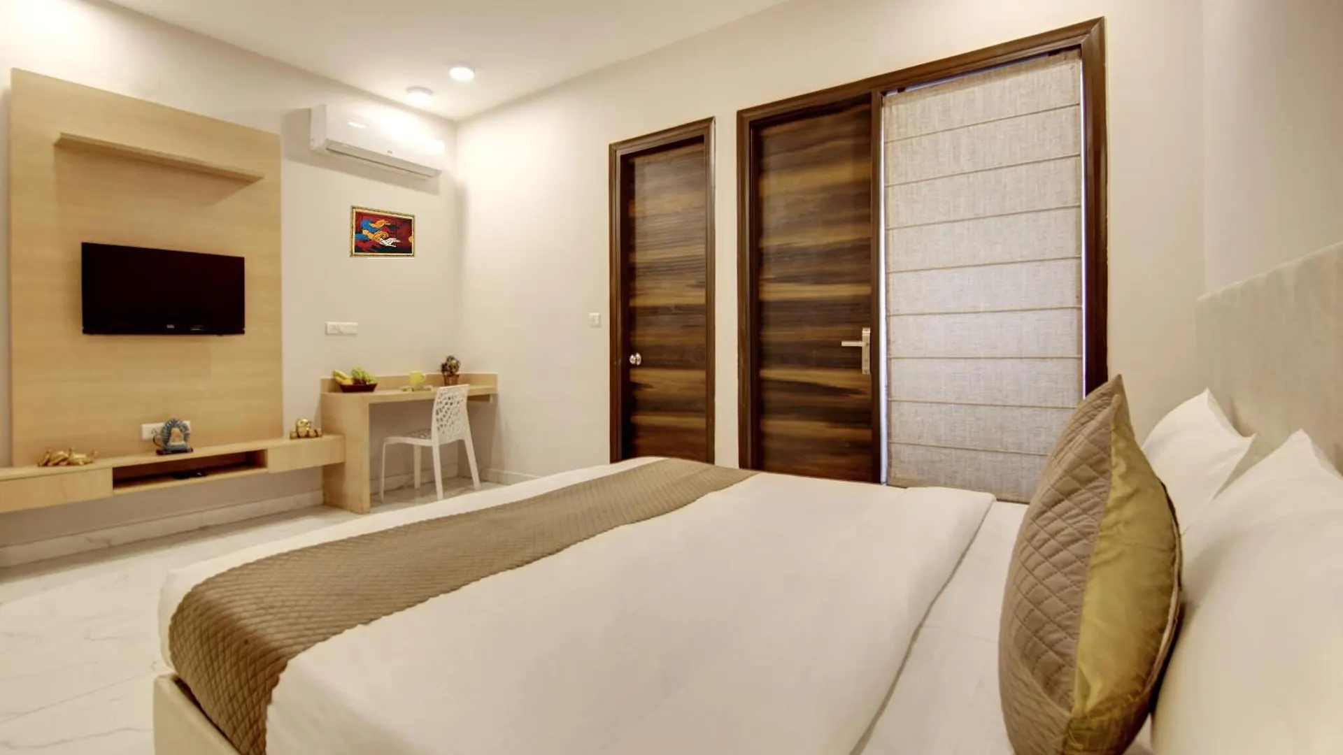 Limewood Stay - Fortis Hospital & Huda City Centre Gurgaon Hotel