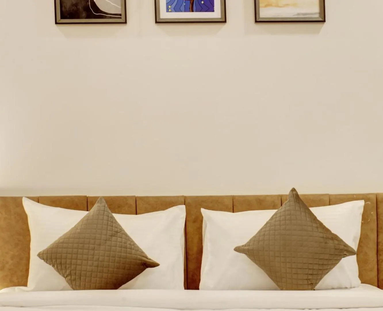 *** Hotel Limewood Stay - Fortis Hospital & Huda City Centre Gurgaon India